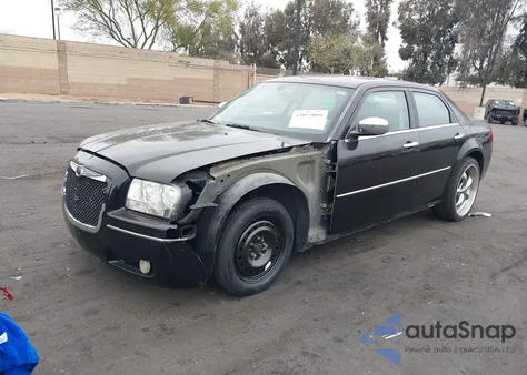 2010 Chrysler 300 Touring/Signature Series/Executive Series z USA, uszkodzony, nr VIN 2C3CA5CV1AH211238